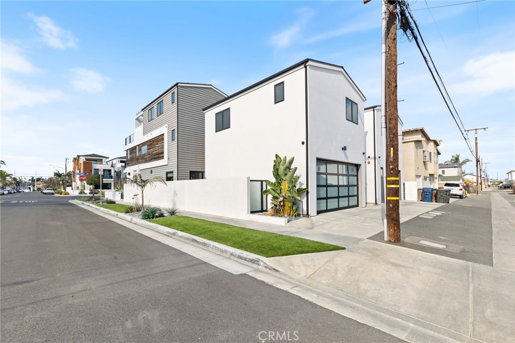 1002 Huntington Street