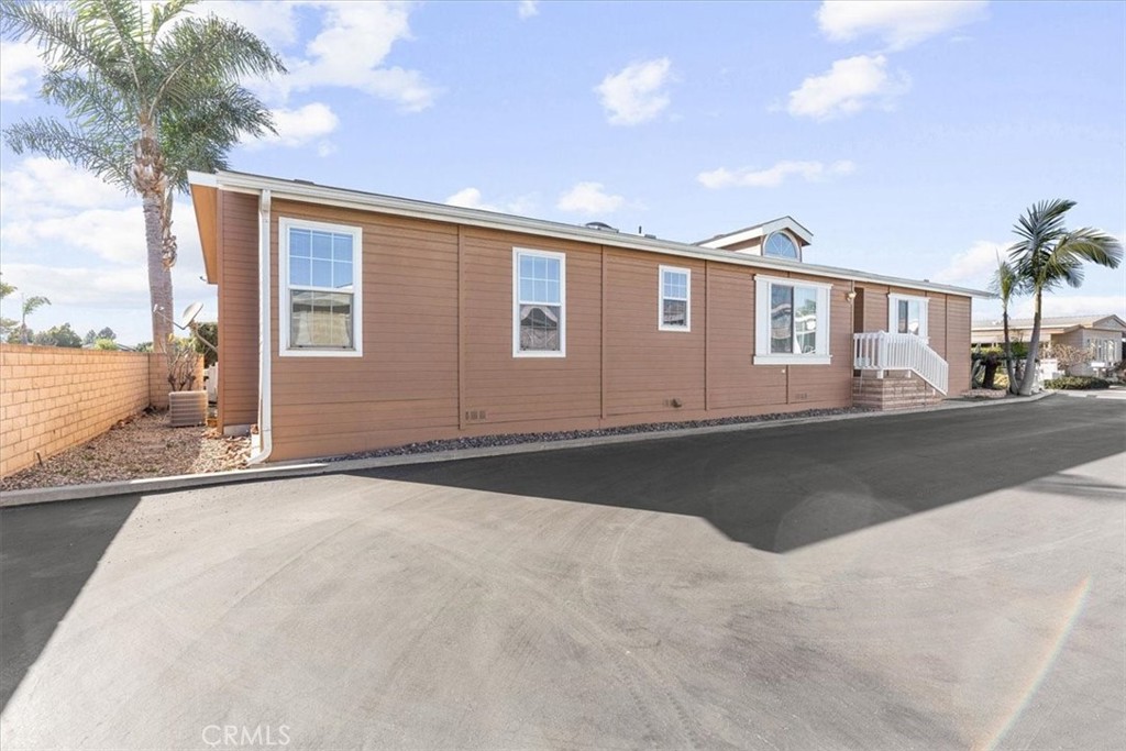 7271 Katella Avenue 100