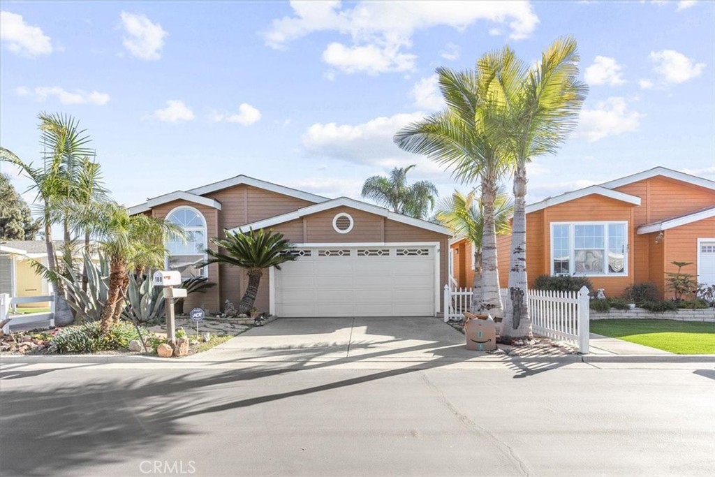 7271 Katella Avenue 100