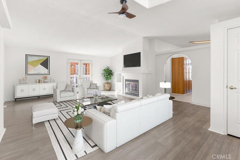 7271 Katella Avenue 100