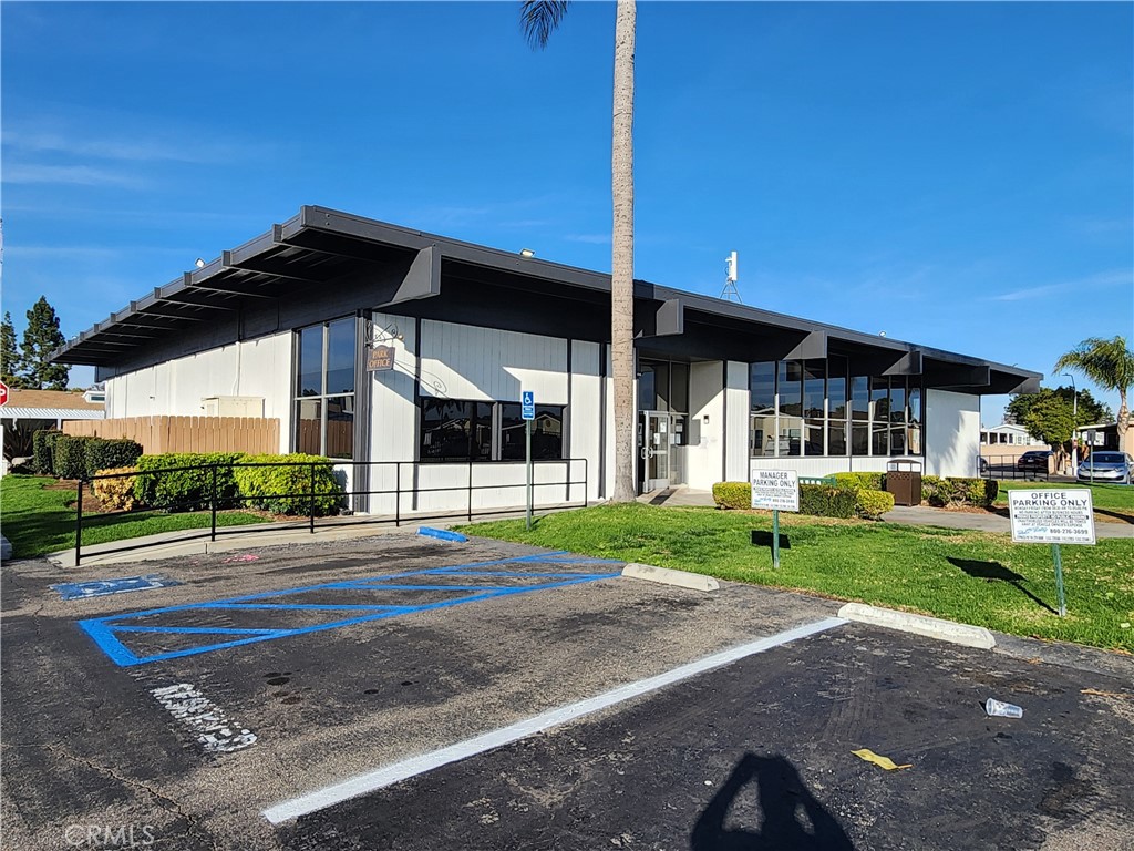 9080 Bloomfield Avenue 193