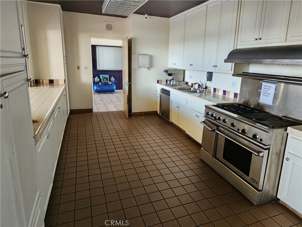 9080 Bloomfield Avenue 193