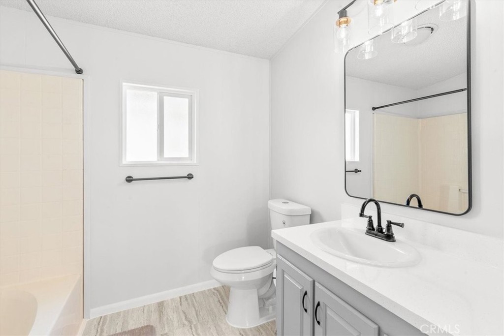 9080 Bloomfield Avenue 193