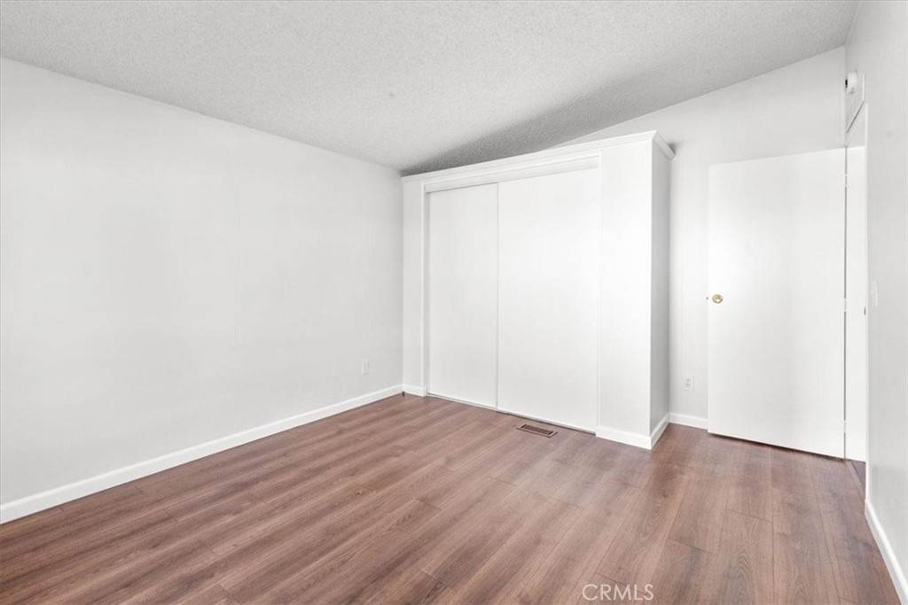 9080 Bloomfield Avenue 193