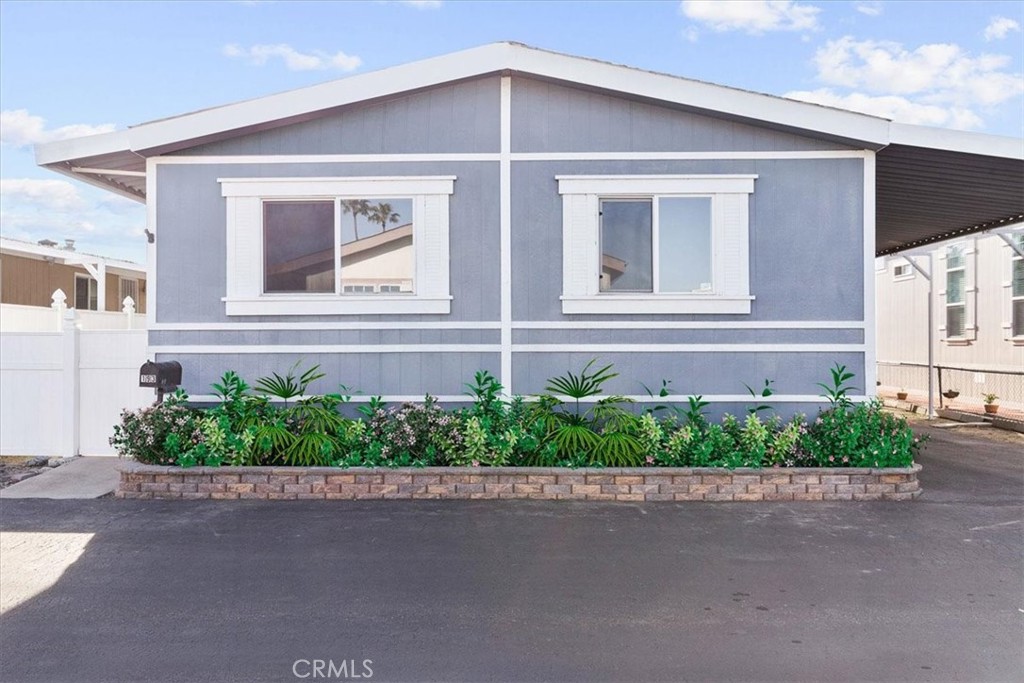 9080 Bloomfield Avenue 193