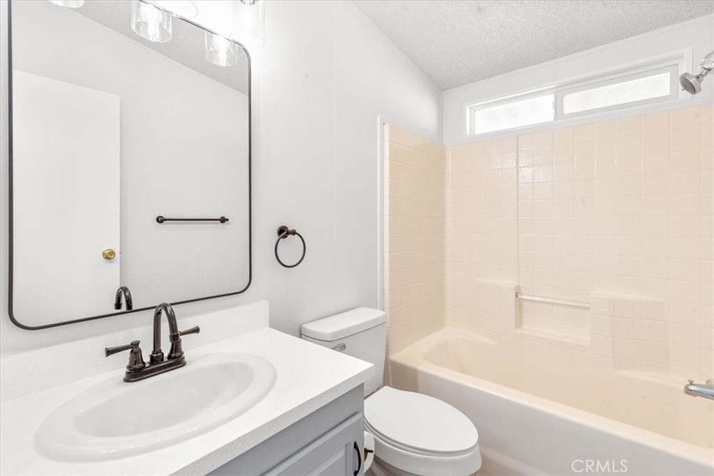 9080 Bloomfield Avenue 193