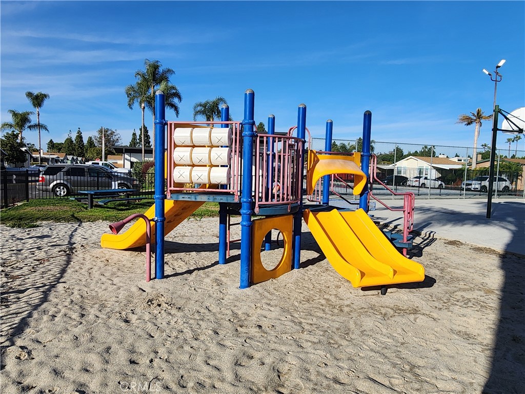 9080 Bloomfield Avenue 193