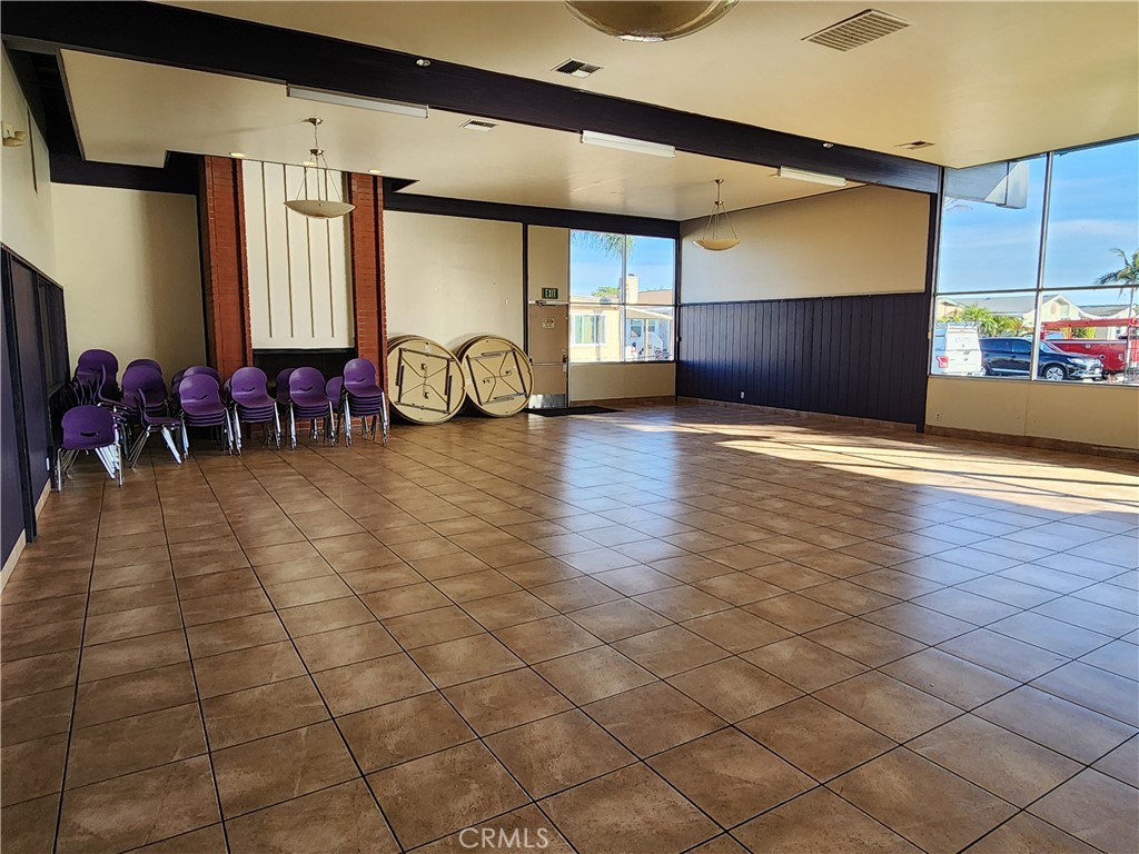 9080 Bloomfield Avenue 193