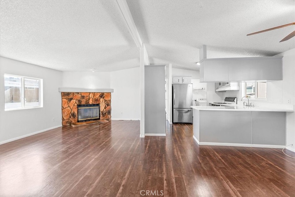 9080 Bloomfield Avenue 193