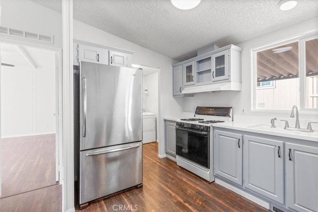 9080 Bloomfield Avenue 193