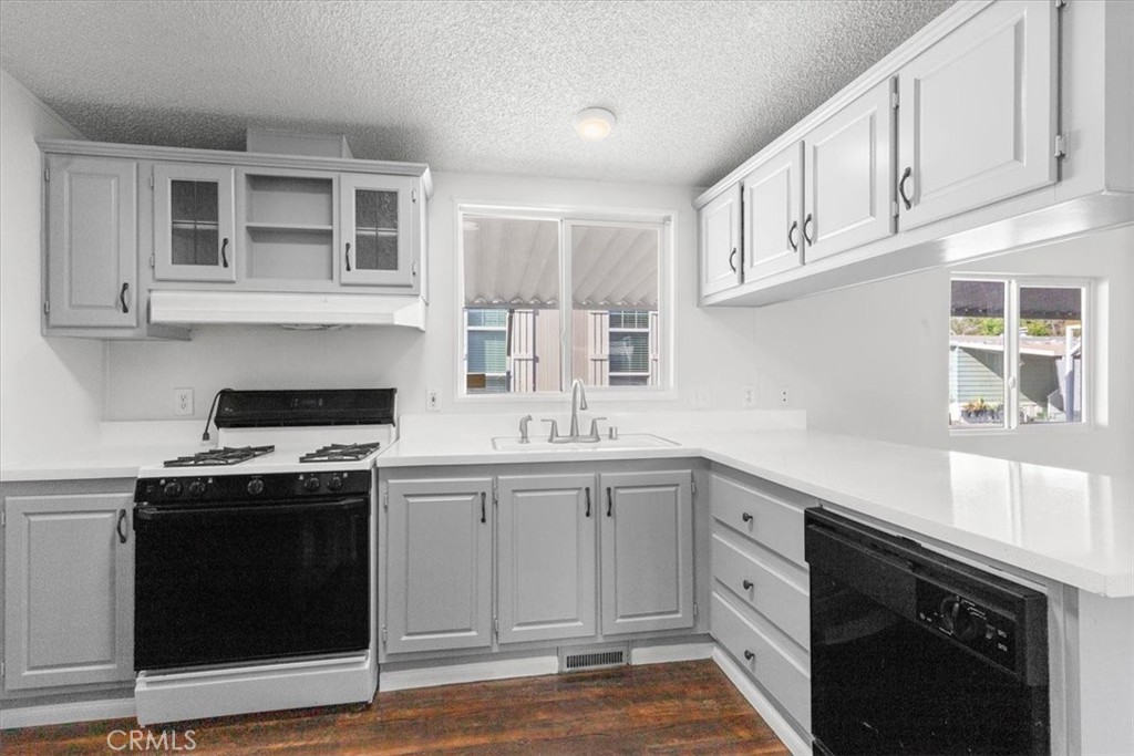 9080 Bloomfield Avenue 193