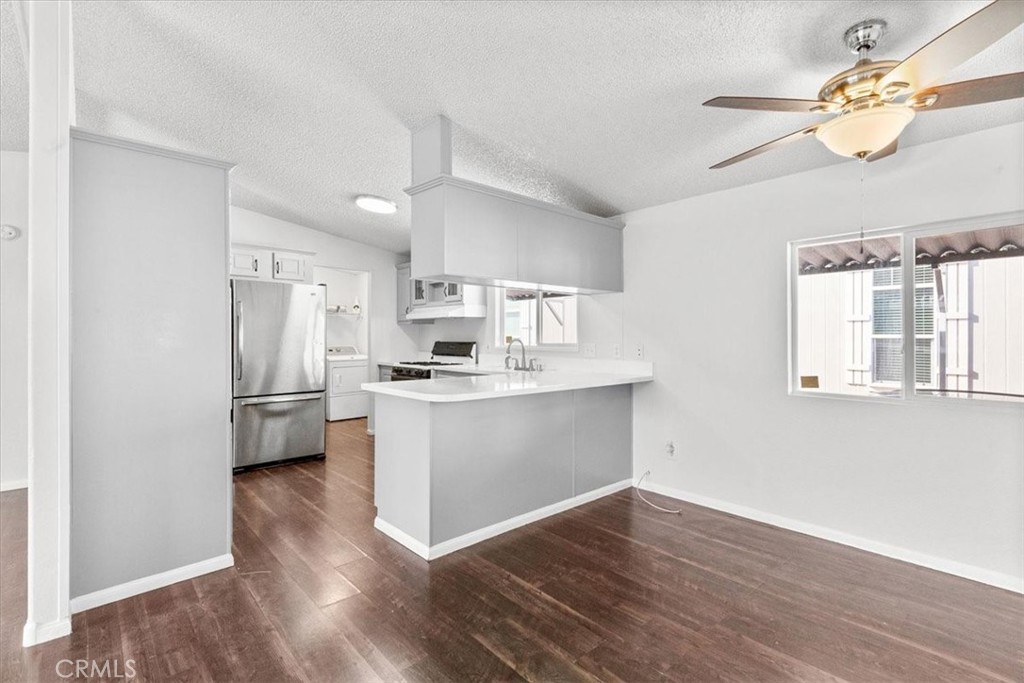 9080 Bloomfield Avenue 193