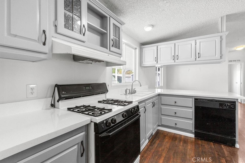 9080 Bloomfield Avenue 193