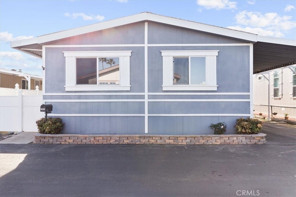 9080 Bloomfield Avenue 193