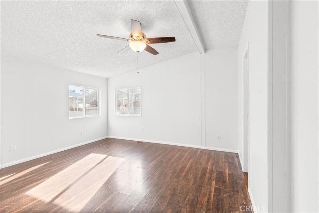 9080 Bloomfield Avenue 193