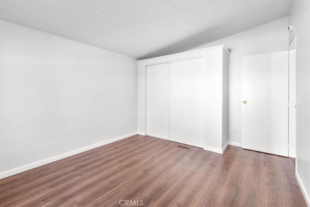 9080 Bloomfield Avenue 193