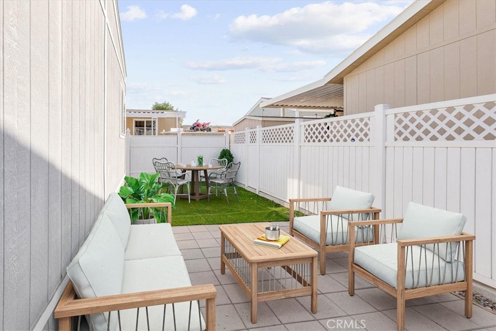 9080 Bloomfield Avenue 193