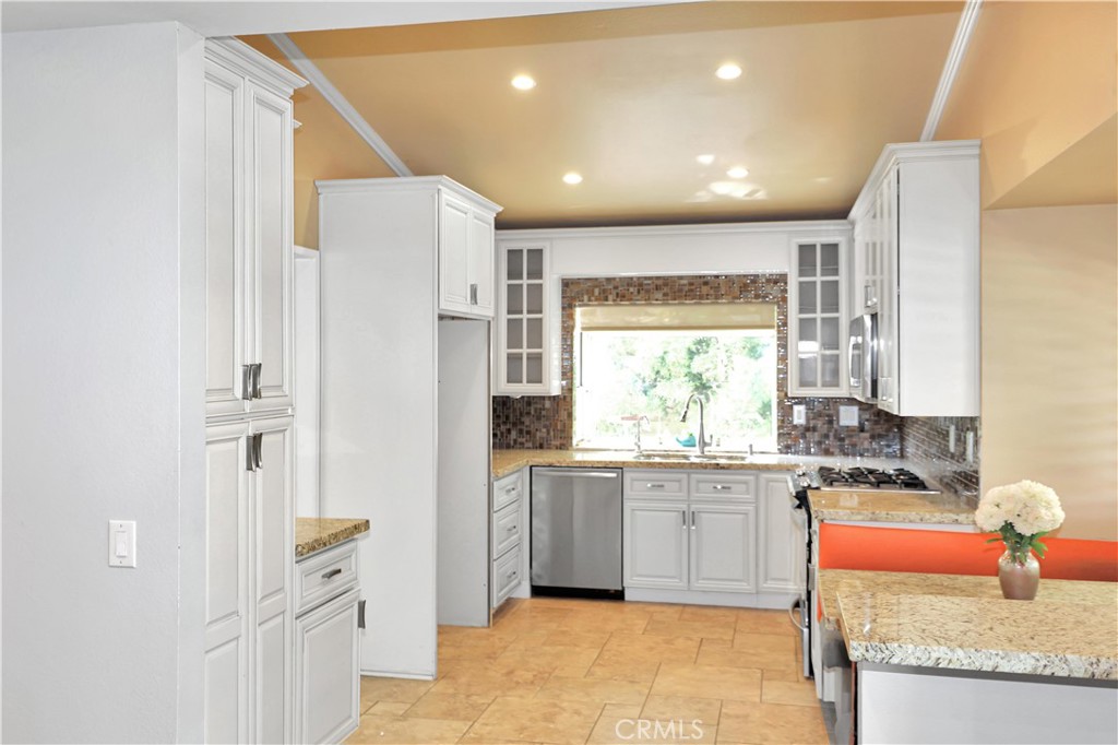 1185 Bridgeport Road