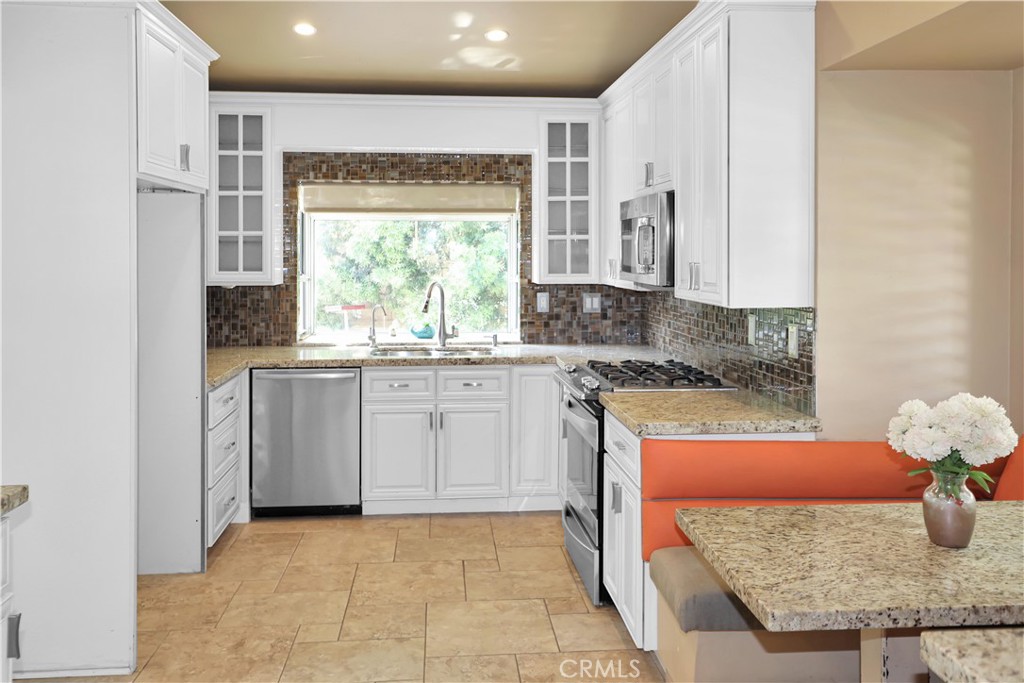 1185 Bridgeport Road