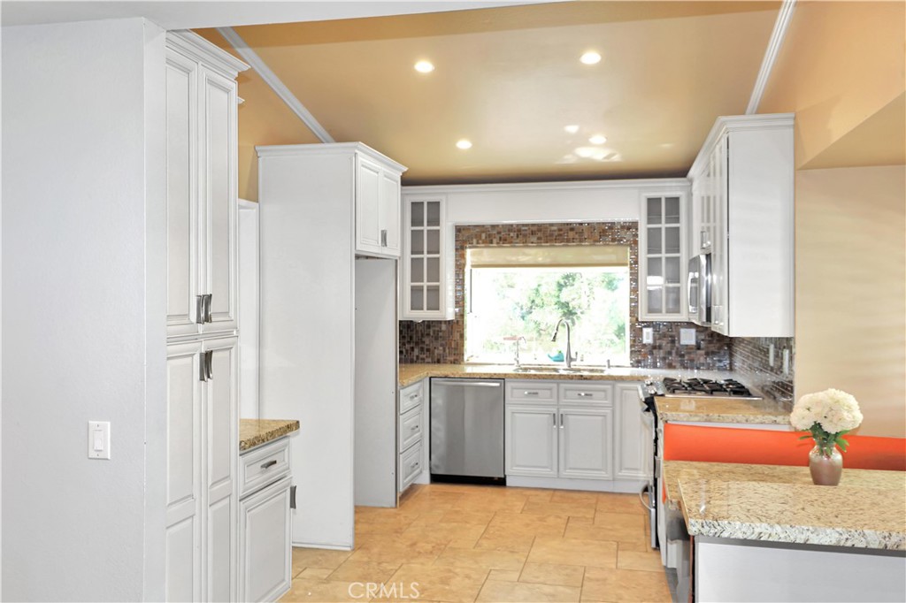 1185 Bridgeport Road