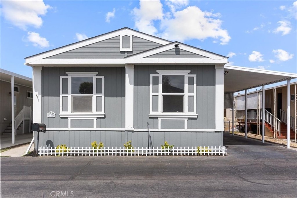 9080 Bloomfield Avenue 272