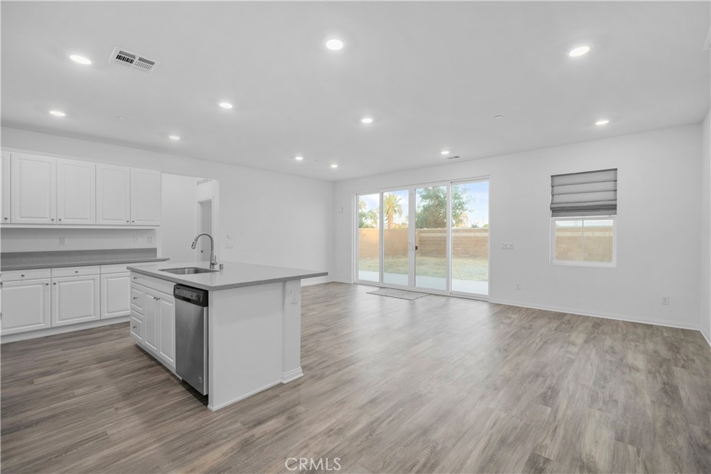 2600 E Barnvelder Court