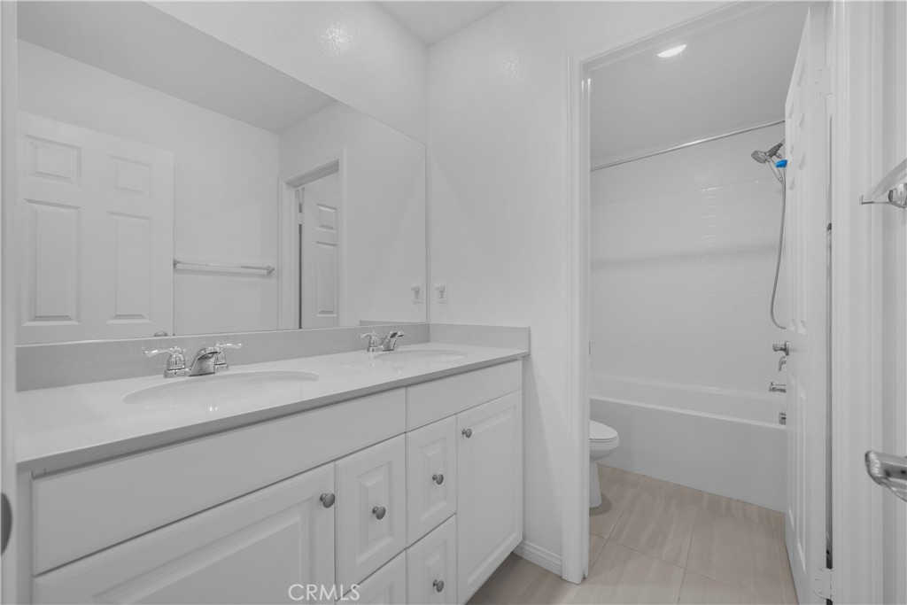 2600 E Barnvelder Court