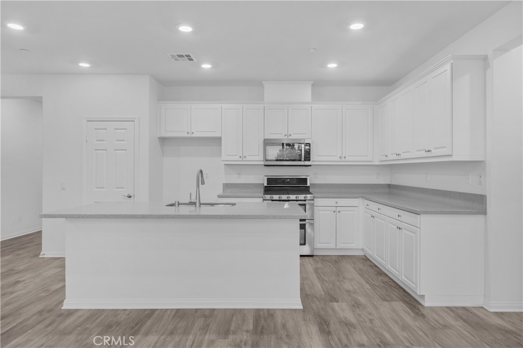 2600 E Barnvelder Court