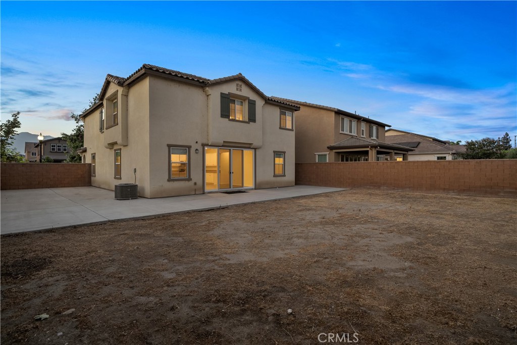 2600 E Barnvelder Court