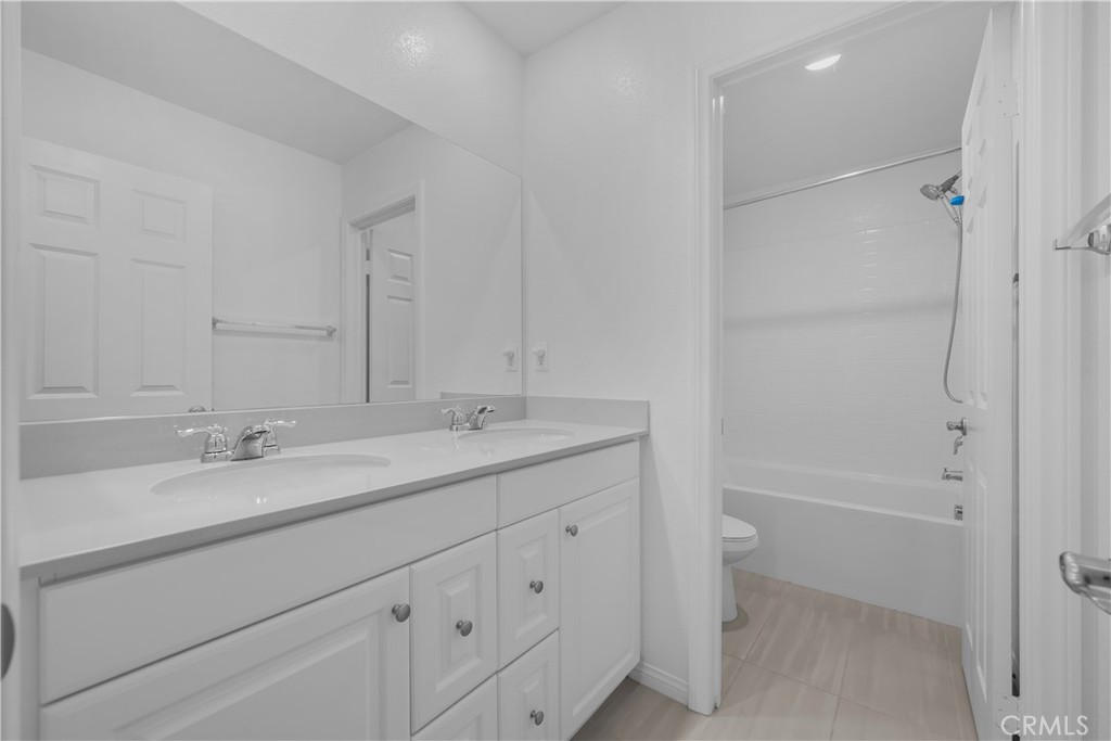 2600 E Barnvelder Court