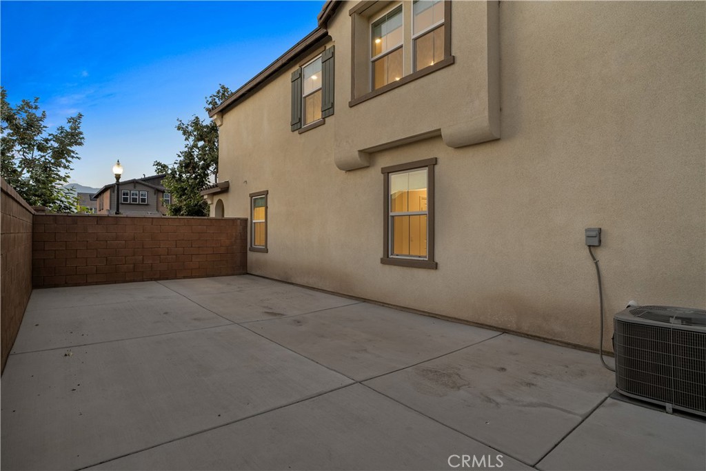 2600 E Barnvelder Court