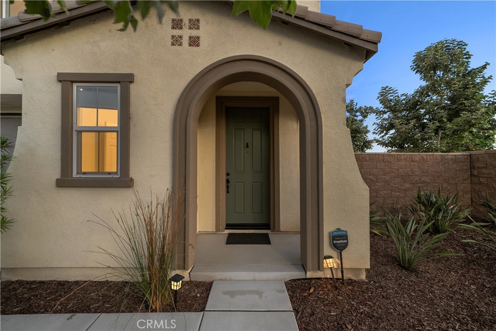 2600 E Barnvelder Court