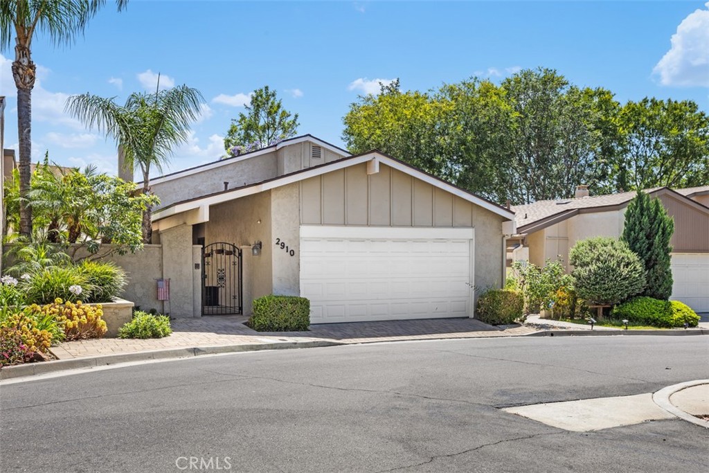 2910 Pinewood Court