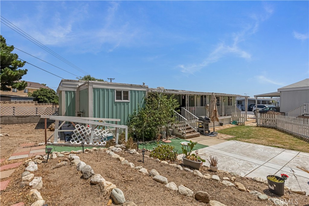 301 E Foothill Boulevard 28