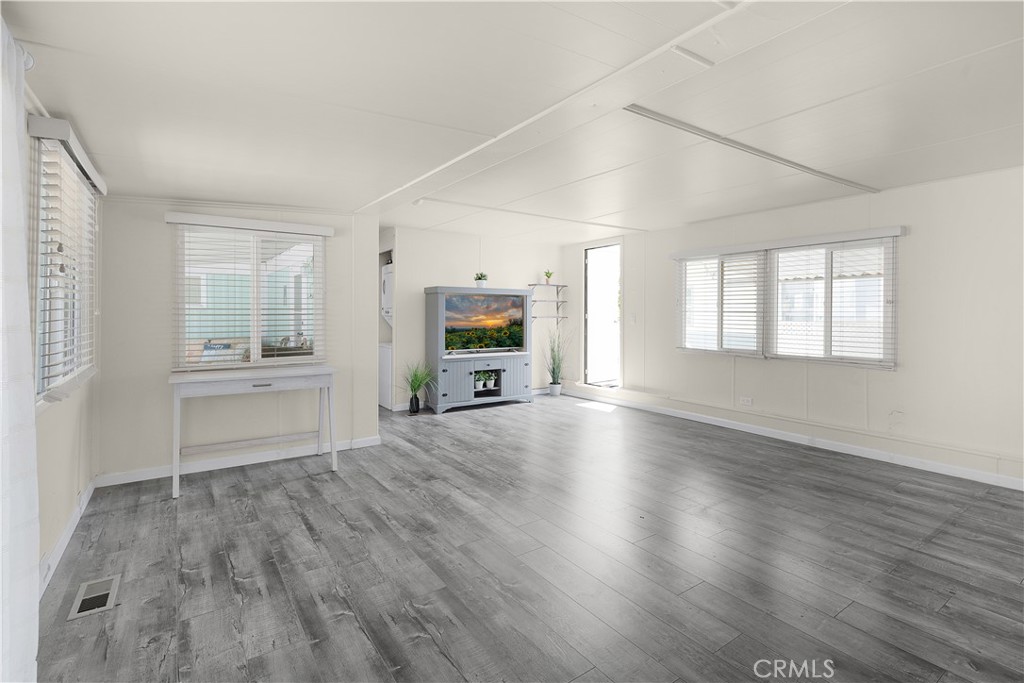 301 E Foothill Boulevard 28