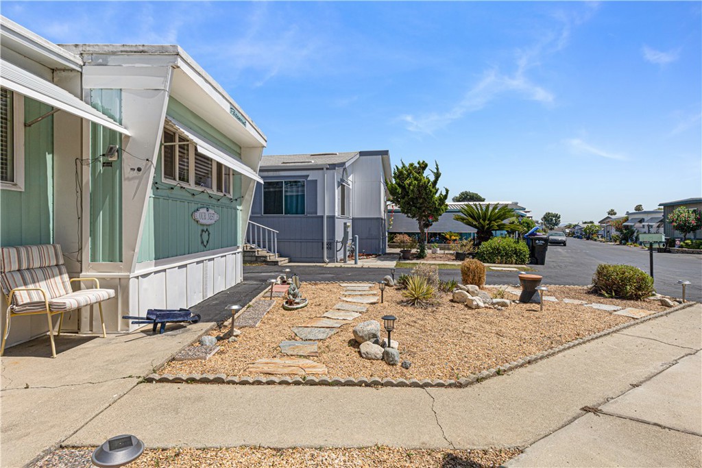 301 E Foothill Boulevard 28