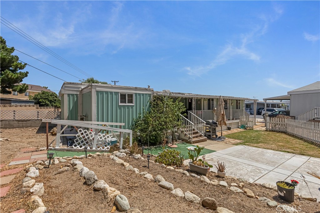 301 E Foothill Boulevard 28