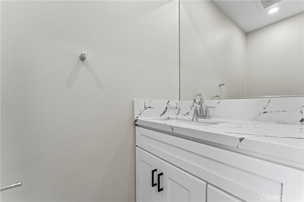 817 S Plymouth Place