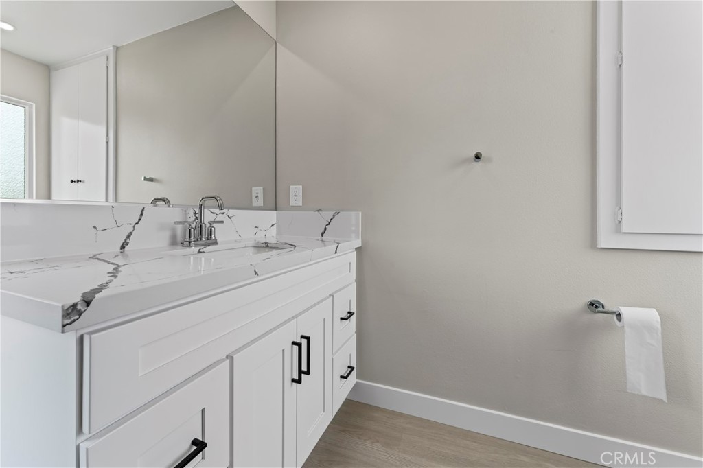 817 S Plymouth Place