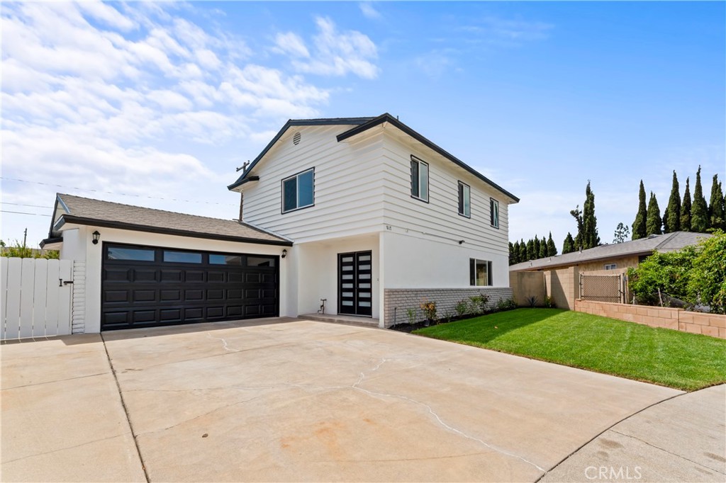 817 S Plymouth Place