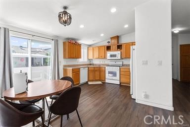 9080 Bloomfield Avenue 11