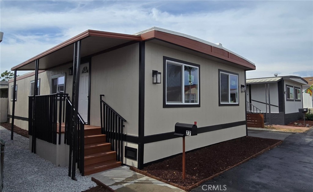 9080 Bloomfield Avenue 77