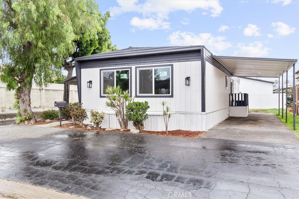 9080 Bloomfield Ave 79