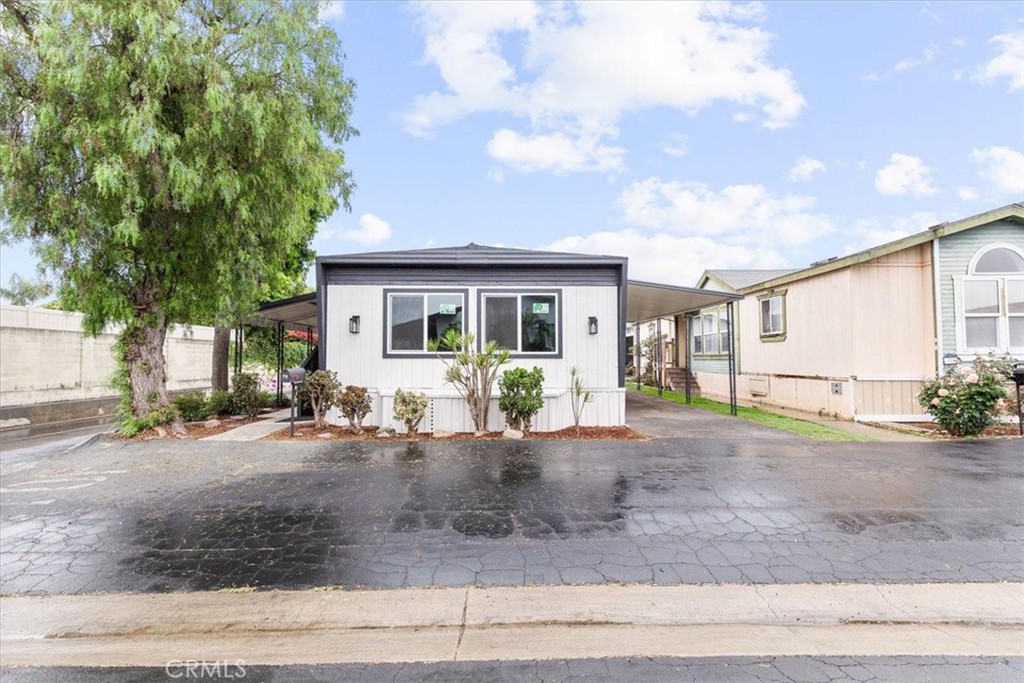 9080 Bloomfield Ave 79