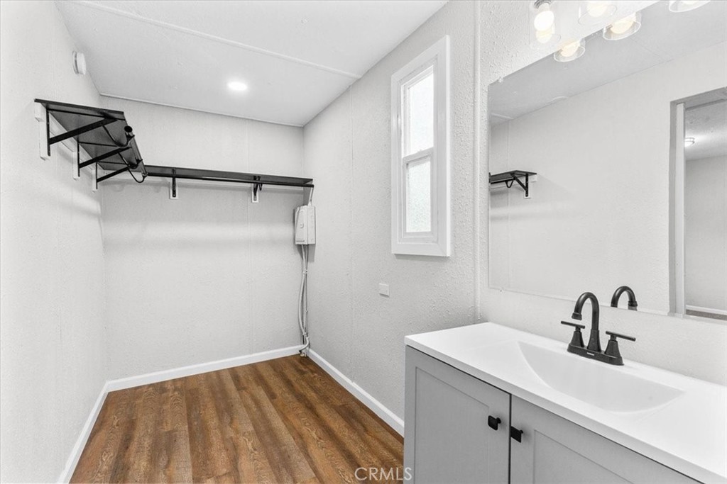 9080 Bloomfield Ave 79