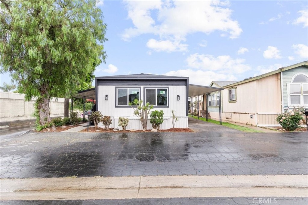 9080 Bloomfield Ave 79