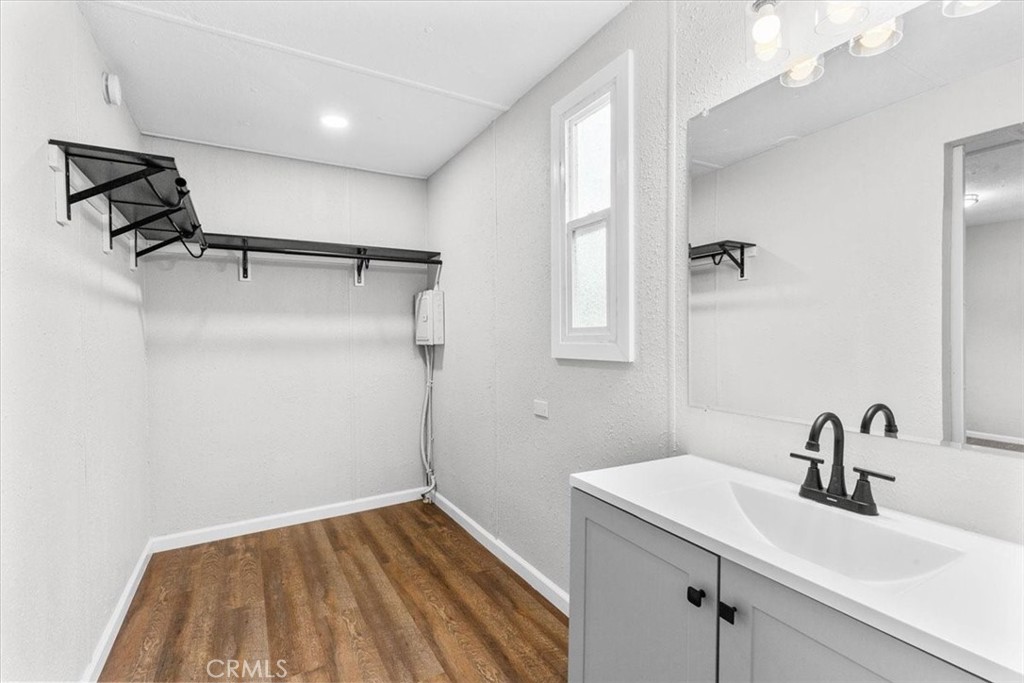 9080 Bloomfield Ave 79