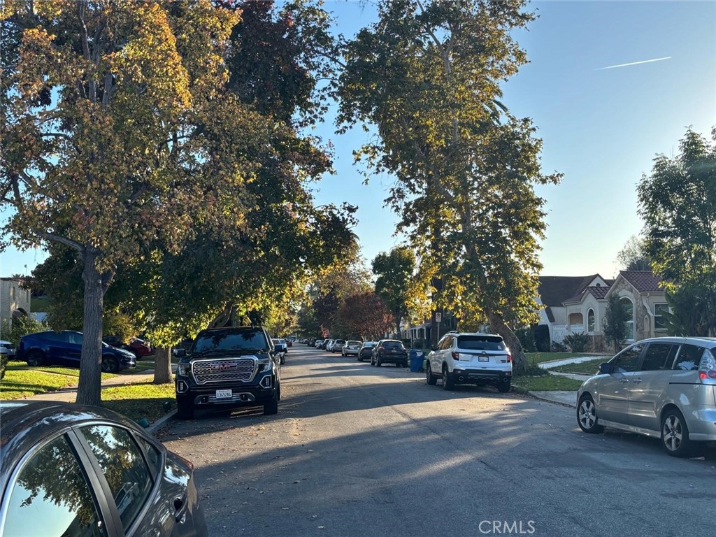 2134 S SYCAMORE Avenue