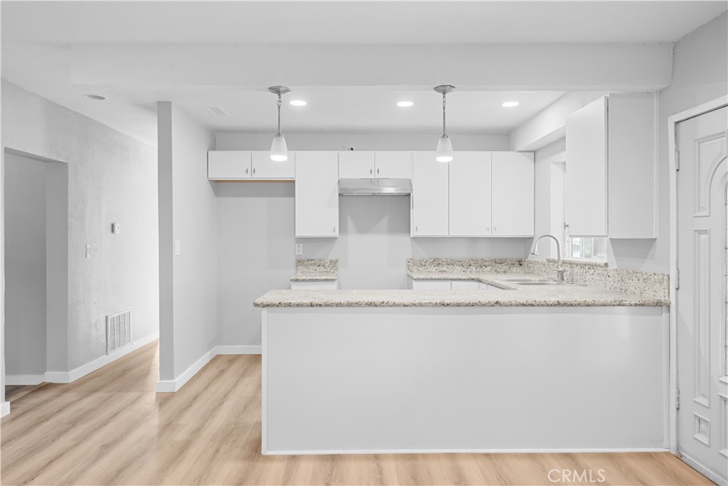 1314 S Mountain View
