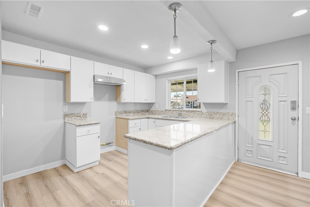 1314 S Mountain View